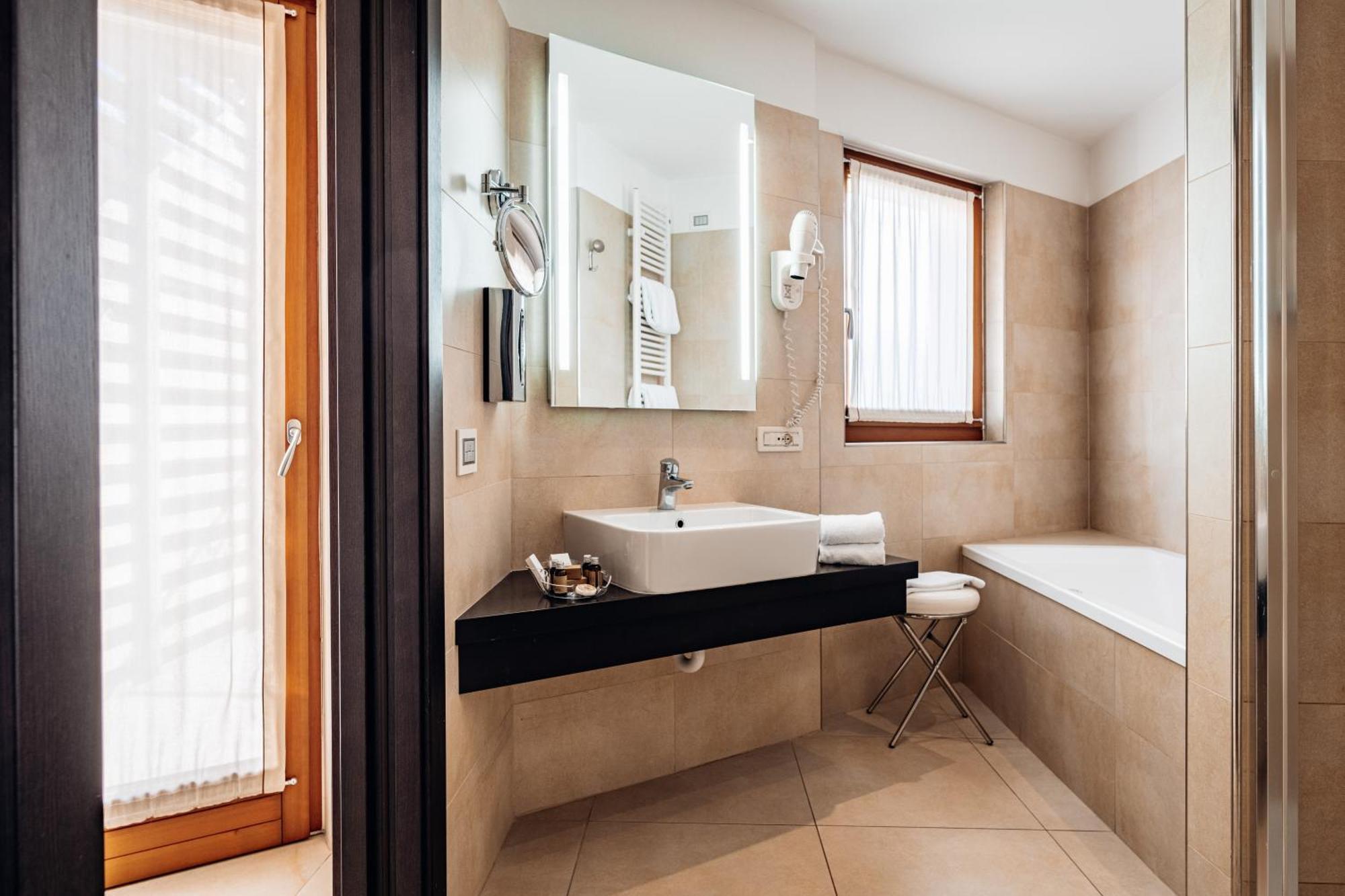 Junior Suite Spa Bath