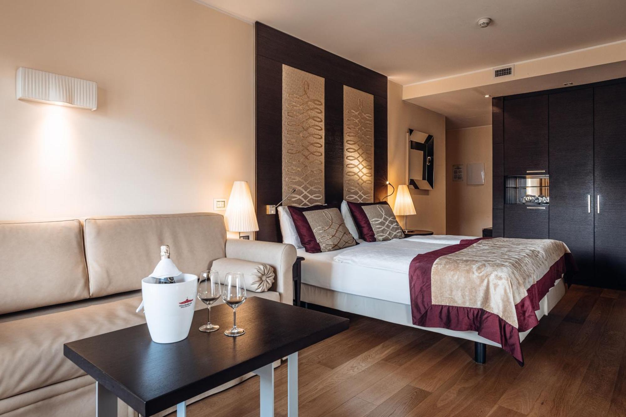 Junior Suite Spa Bath