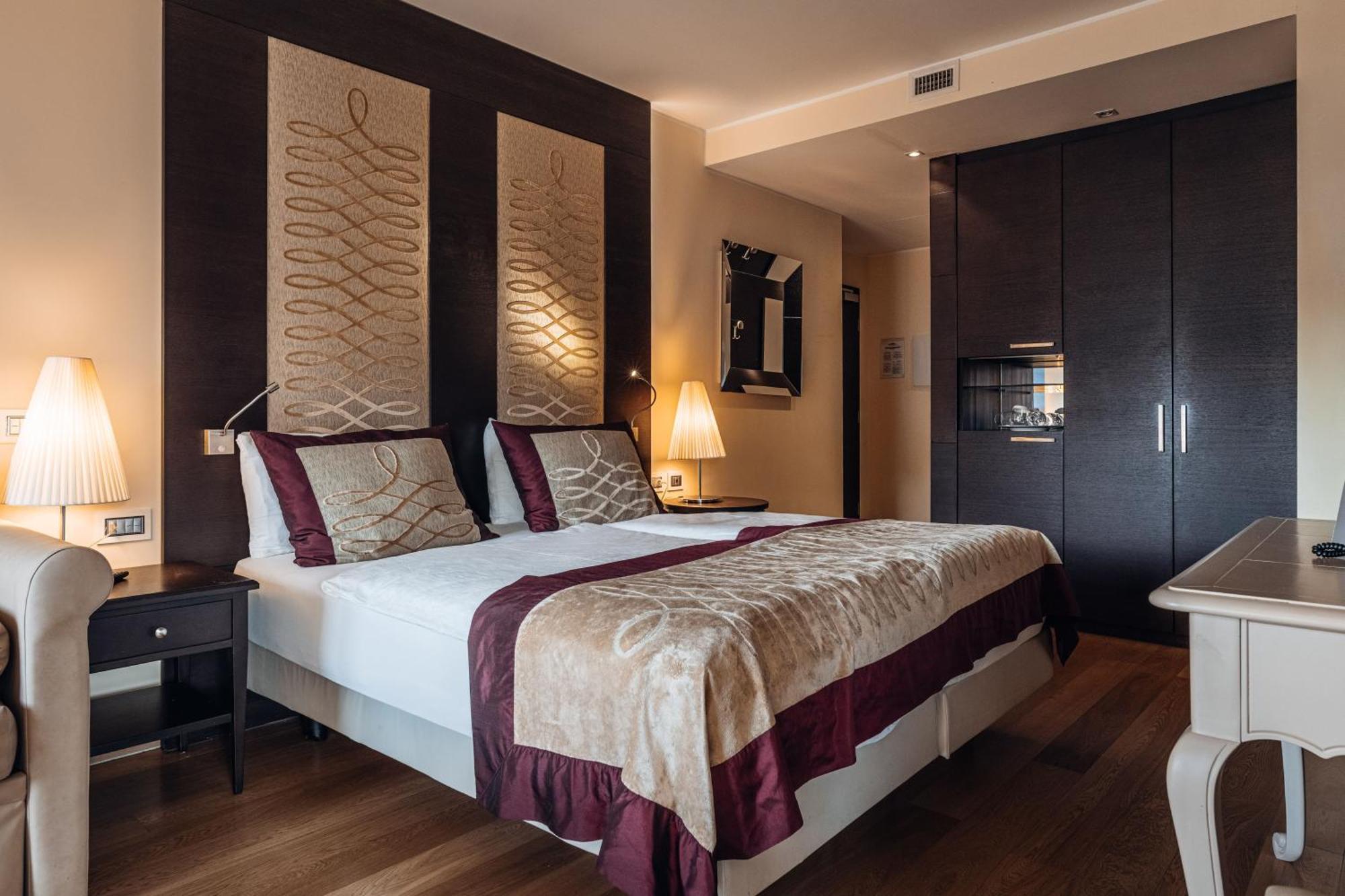 Junior Suite Spa Bath